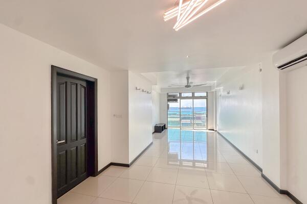 Commercial / Residential 6th Floor Frontline 1500SQFT Unit on Boduthakurufaanu Magu