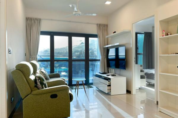 3-Bedroom Apartment with Marina Views at One Avenue