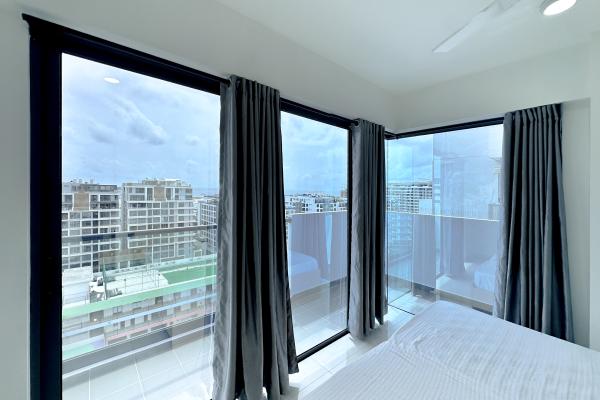 Bright & Breezy 2+1 Bedroom Corner Home with Sea Views - Raincrest Residence
